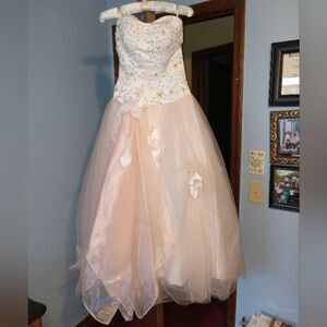 Strapless Sweetheart Neckline Ballroom Gown Style Wedding Dress